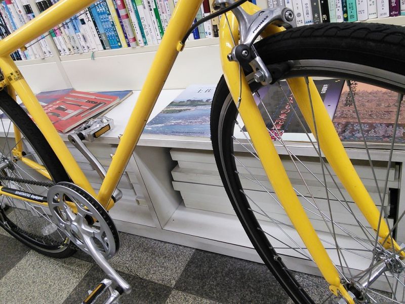 〔中古自転車〕クロスバイク 700×28c 7段変速 キャリパーブレーキ イエロー - 古本と中古自転車の現代屋
