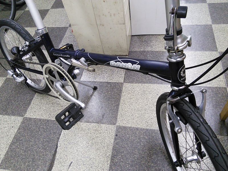 中古自転車 Dahon ダホン Boardwalk ボードウォーク 折りたたみ自転車 インチ 外装7段変速 タイヤ新品 ダークブルー 古本と 中古自転車の現代屋 中古自転車 Dahon ダホン Boardwalk ボードウォーク 折りたたみ自転車 インチ 外装7段変速 タイヤ新品 ダークブルー 古本と 中古自転車の現代屋