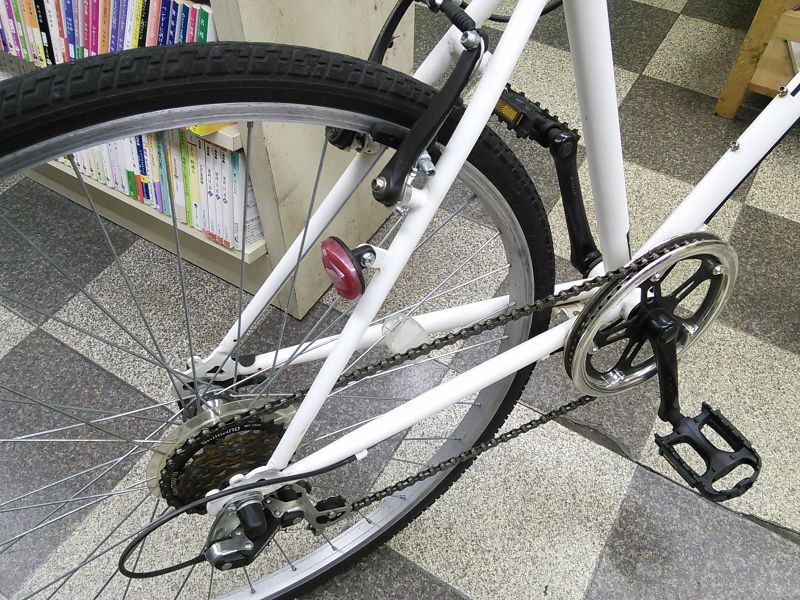 〔中古自転車〕クロスバイク 700×35C 6段変速 ホワイト - 古本と中古自転車の現代屋