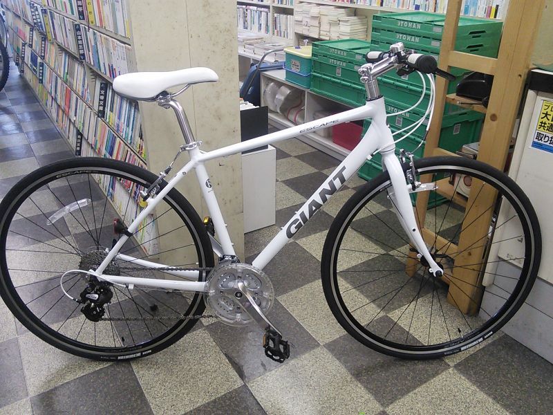 〔中古自転車〕GIANT ESCAPE R3 ジャイアント エスケープR3 クロスバイク 700×28C 3×8段変速 アルミフレーム 状態