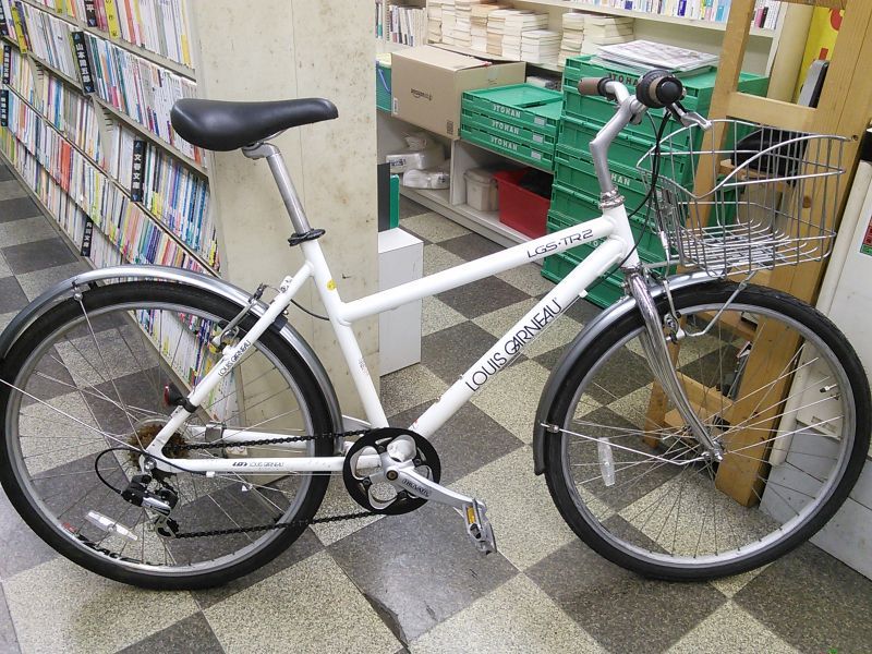 中古自転車〕LOUIS GARNEAU ルイガノ TR2 クロスバイク 26インチ 7段変速 アルミフレーム 前カゴ付 ホワイト - 古本と中古自転車 の現代屋