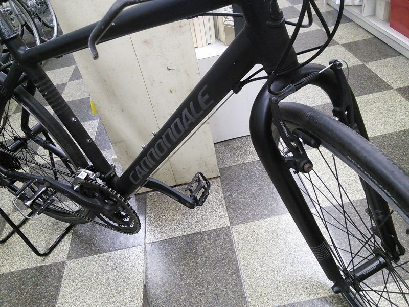 中古自転車〕cannondale キャノンデール クロスバイク 700×28C 3×8段変速 アルミフレーム ブラック - 古本と中古自転車の現代屋