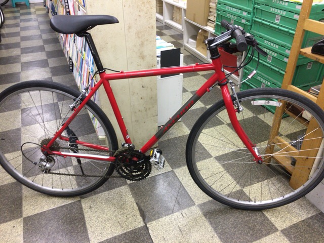 中古自転車〕ブリヂストン アンカー ANCHOR UCS クロスバイク 700×32C 3×8段変速 クロモリ Vブレーキ レッド - 古本と中古 自転車の現代屋