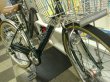 画像2: 〔中古自転車〕シティサイクル　27インチ　6段変速　LEDオートライト　ローラーブレーキ　ステンレスカゴ　BAA自転車安全基準適合　グリーン