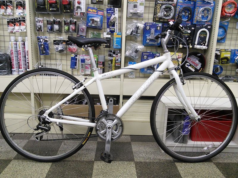 中古自転車〕GIANT ジャイアント CS3000 クロスバイク 700×28C 3×6段 ...